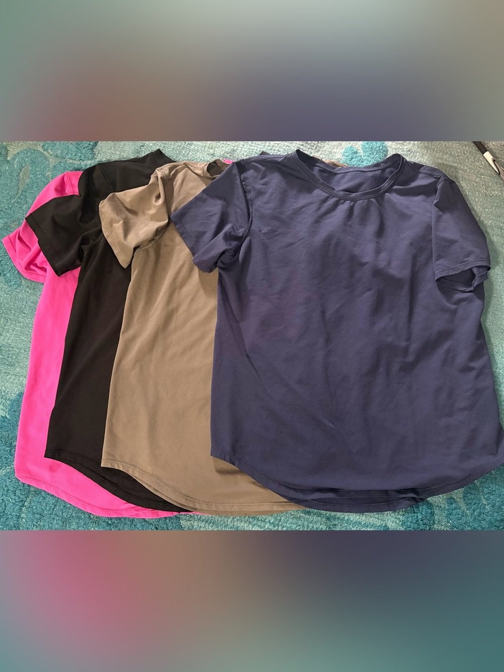 4 Lululemon Short Sleeve Tees in Navy, Taupe, Pink and Black